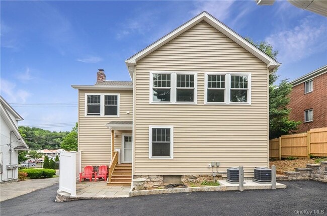 Photo - 304 Battle Ave Unidad A