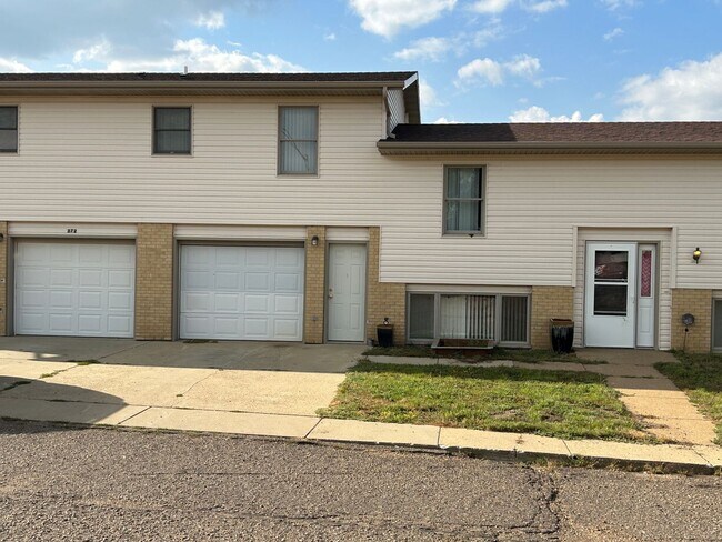 Lovely, Updated Townhome for Rent - Lovely, Updated Townhome for Rent