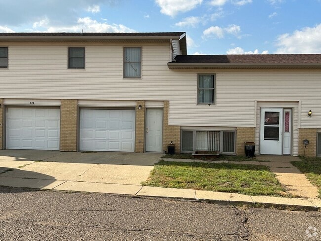 Building Photo - Lovely, Updated Townhome for Rent
