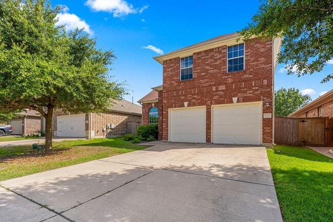 Building Photo - Beautiful 3 bedroom, 2.5 bathroom home in Manor!!!