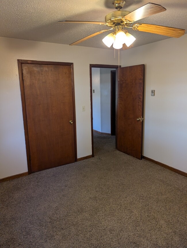 Photo - 401 W Walnut St