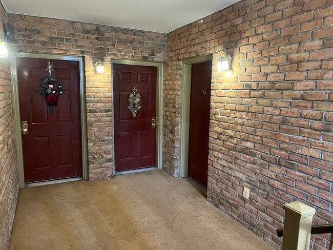 Photo - 2 Banyan Wood Ct