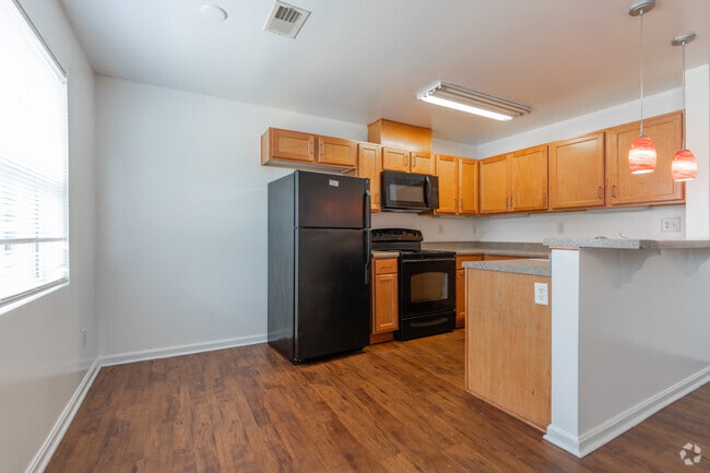 2BR, 1BA - 926SF - Dining Room