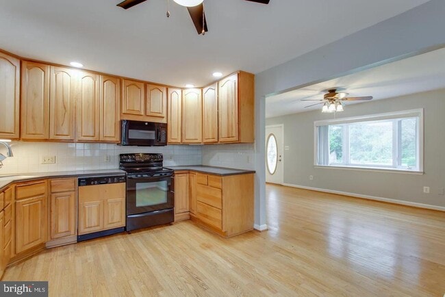 Building Photo - 5834 Pratt St