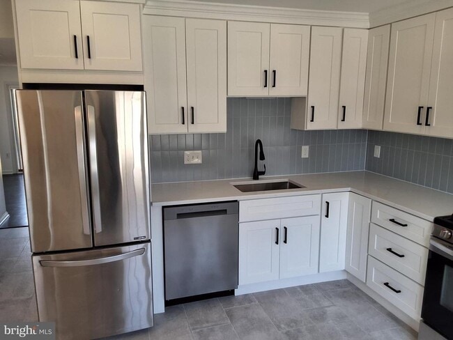 Building Photo - 14874 Emberdale Dr