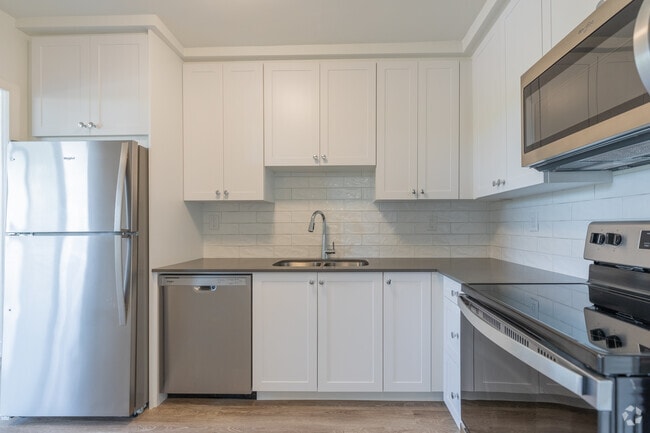 Building Photo - 380 Gibb St