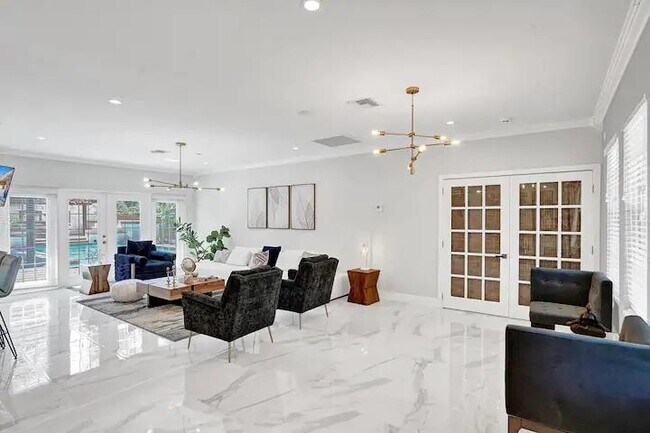 Photo - 247 SW 5th St