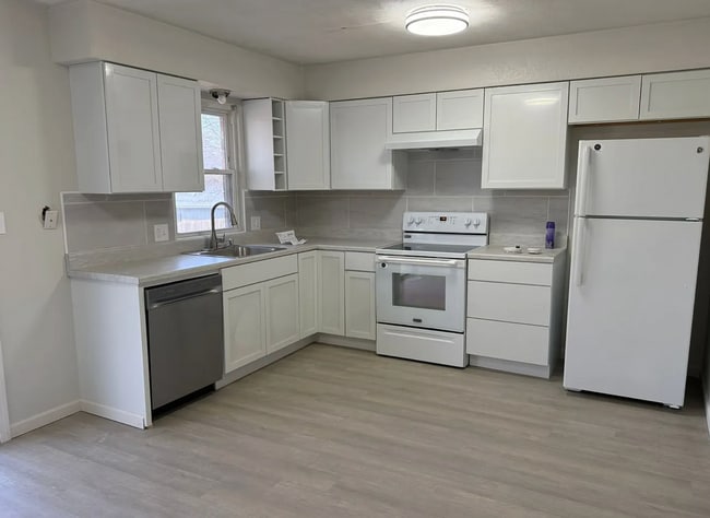 Building Photo - 2901-2903 Tepee Ave