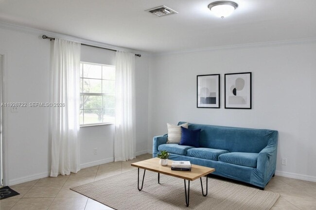 Building Photo - 300 SW 8th St Unit 302