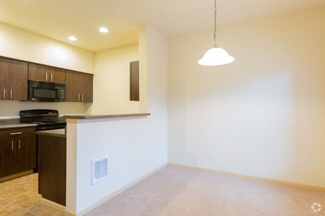 2BR,1BA-968SF