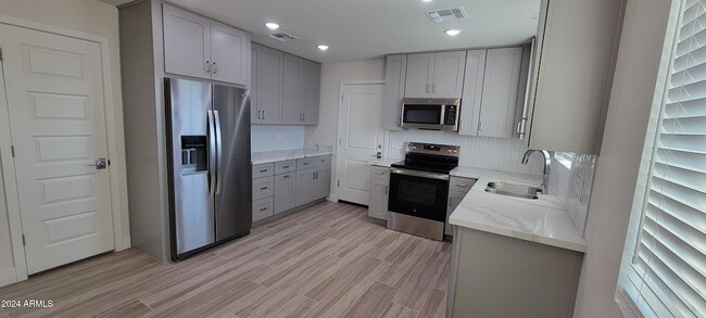 Photo - 1107 N Wedgewood Dr