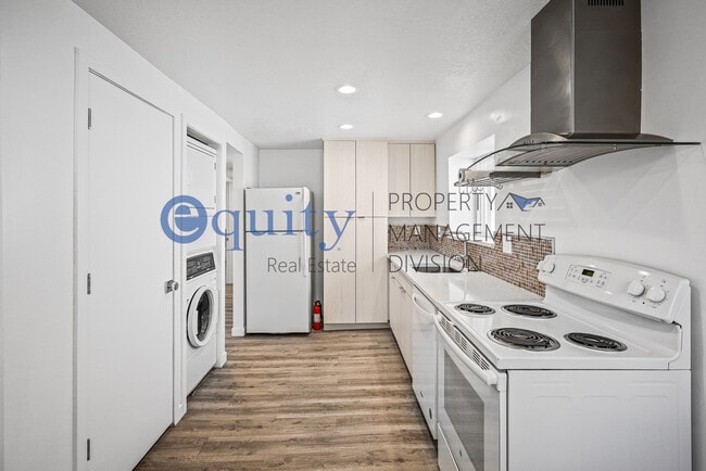 Building Photo - 311-3360 3360 S Unit 3