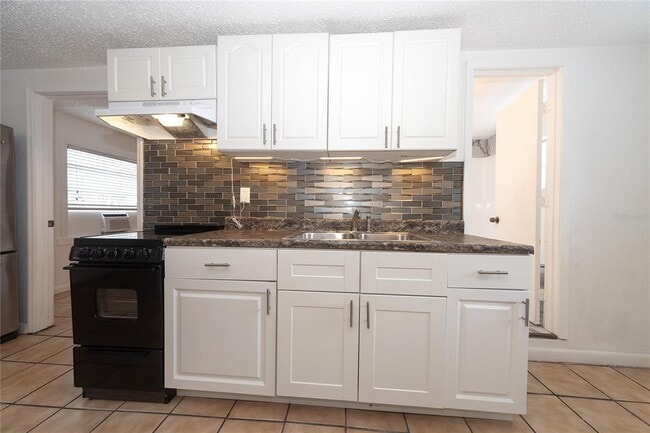 Photo - 620 25th St W