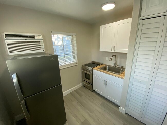 Photo - 10 N Palmway Unit 1