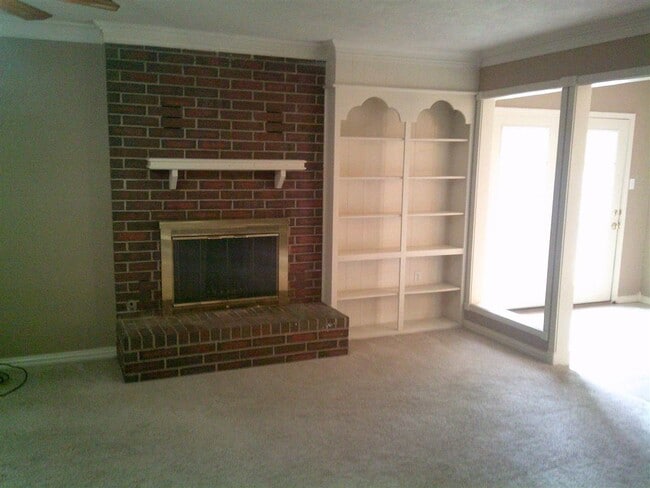 Photo - 2903 NE Lakeview Cir