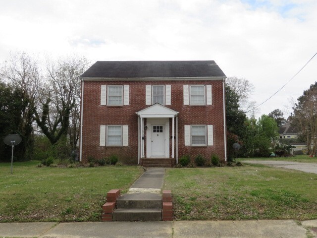 Building Photo - 2 Bedroom, 1 Bath South Hill Apartment Convenient to Shopping, Schools & Hospital