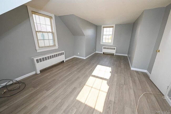 Building Photo - 1174 Russell St Unit Second Floor