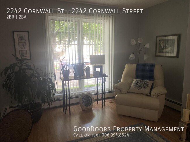 Photo - 2242 Cornwall St