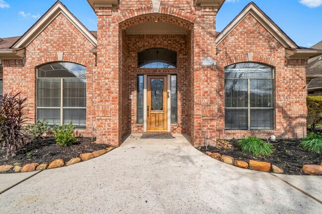 Photo - 590 Edgewood Dr