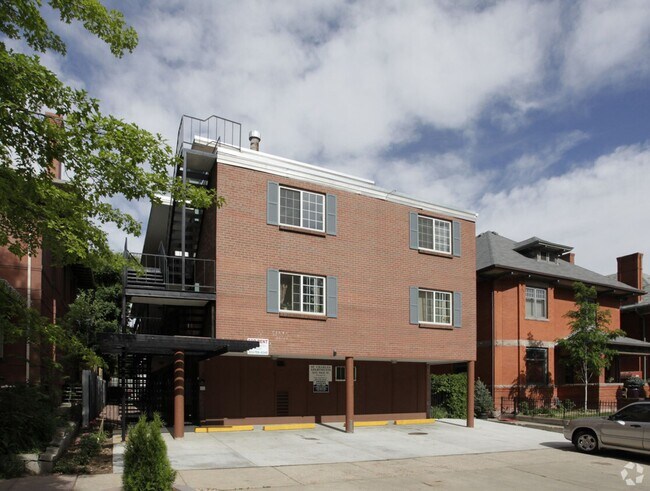1455 N High St St Charles Apartments