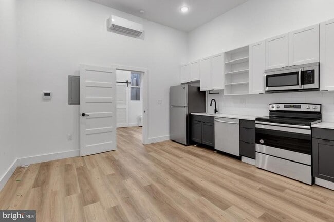 Building Photo - 1153 N Front St Unit 1F