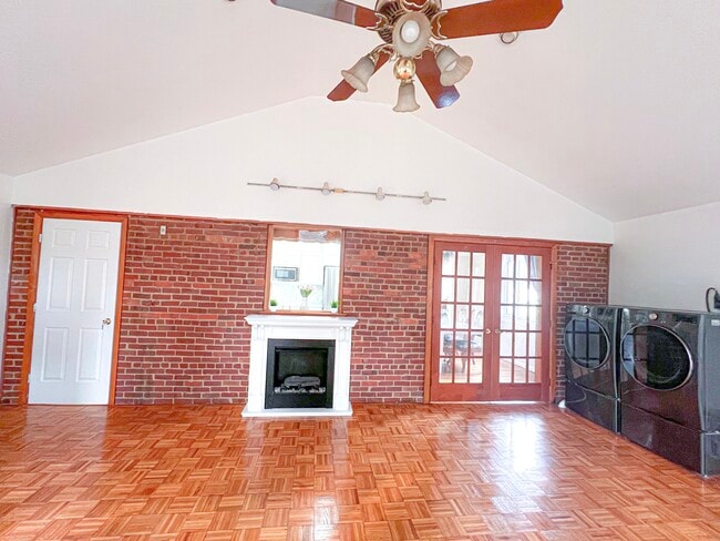 Lavandería - 7515 Havelock St Unidad Joyful Bedroom