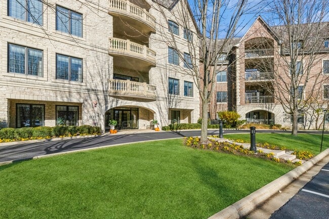 Building Photo - 1800 Amberley Ct Unit 407