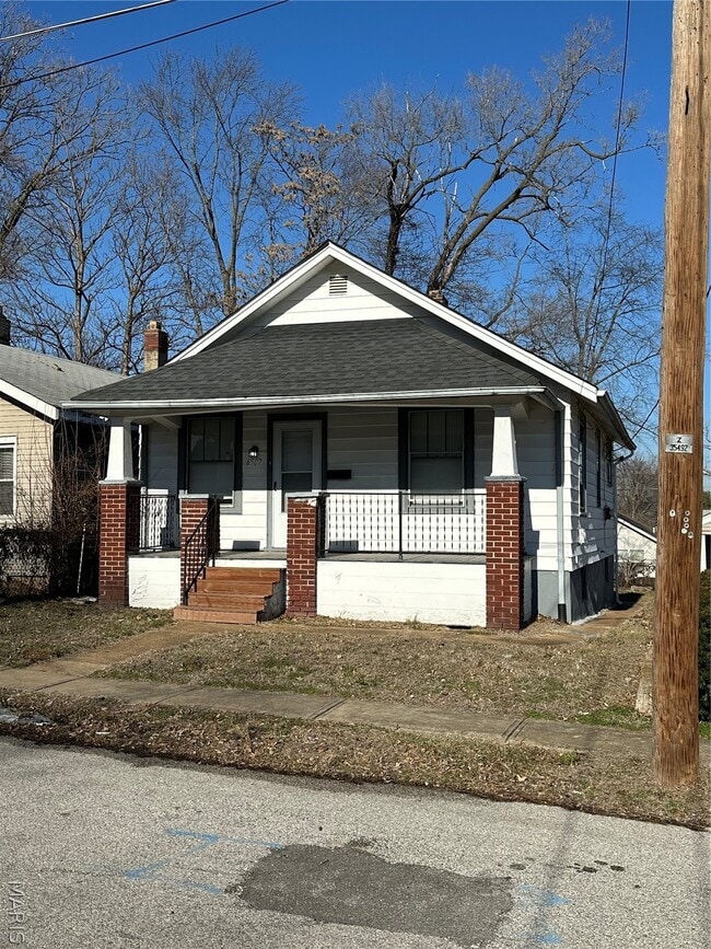 Photo - 6507 Leschen Ave