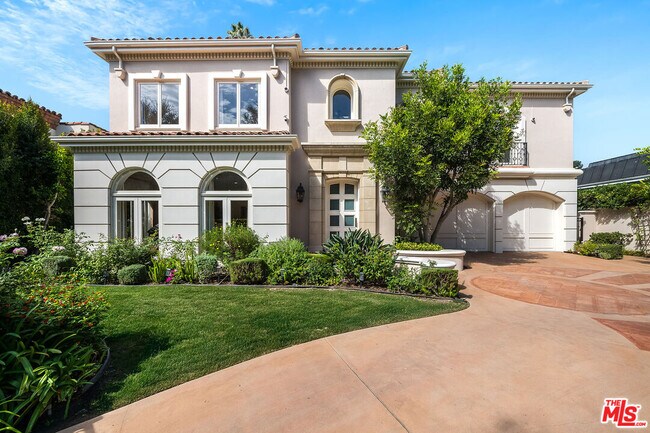 Photo - 915 N Rexford Dr