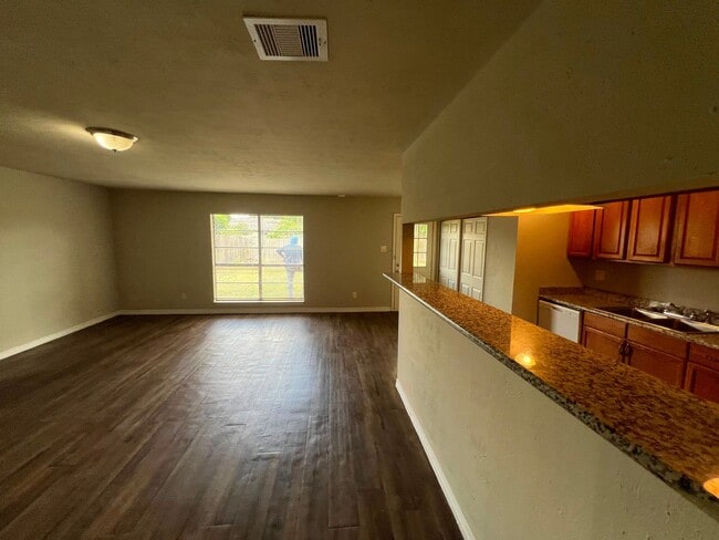 Photo - Perfect Size Single-Family Home in Hockley!