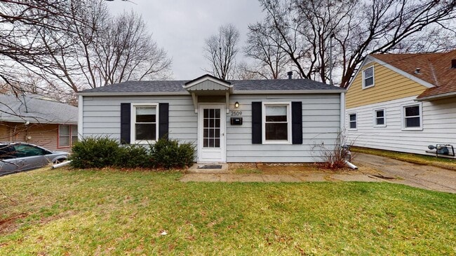 Building Photo - 2 Bed Home in Beaverdale area (Available March 15th)