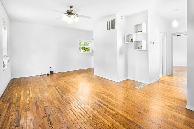 Photo - 1337 W Flournoy St Unit 2R