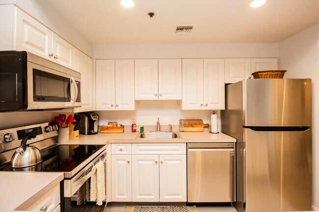 Building Photo - 1387 Washington St Unit 203 Rental