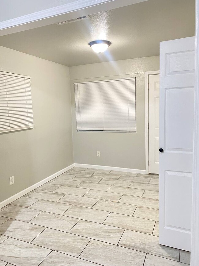 Photo - 205 N Park St