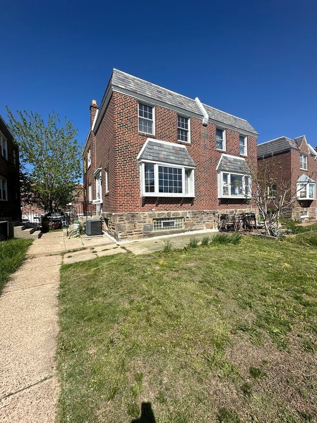 3 bedroom 1.5 bath house available now in ... - 3 bedroom 1.5 bath house available now in ...
