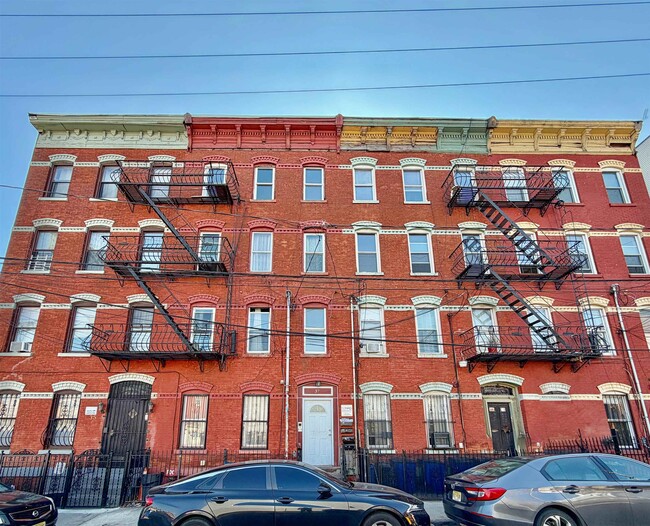 Building Photo - 37 Harmon St Unit 4