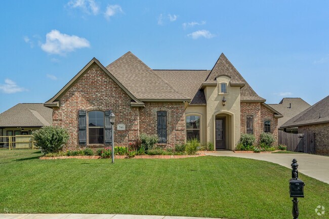 Building Photo - Beautiful Home in Desirable Dogwood South