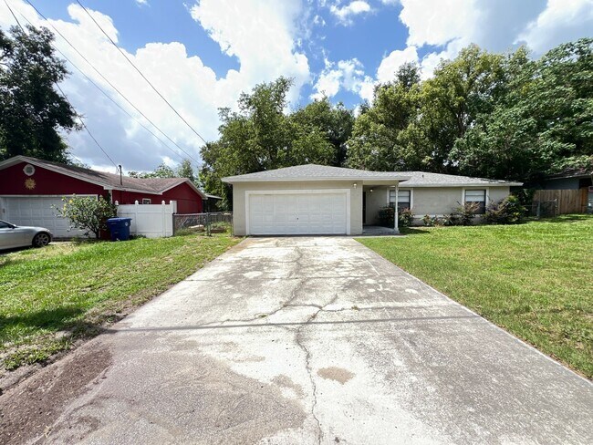 Photo - Beautiful 3B/2B Home in Minneola!