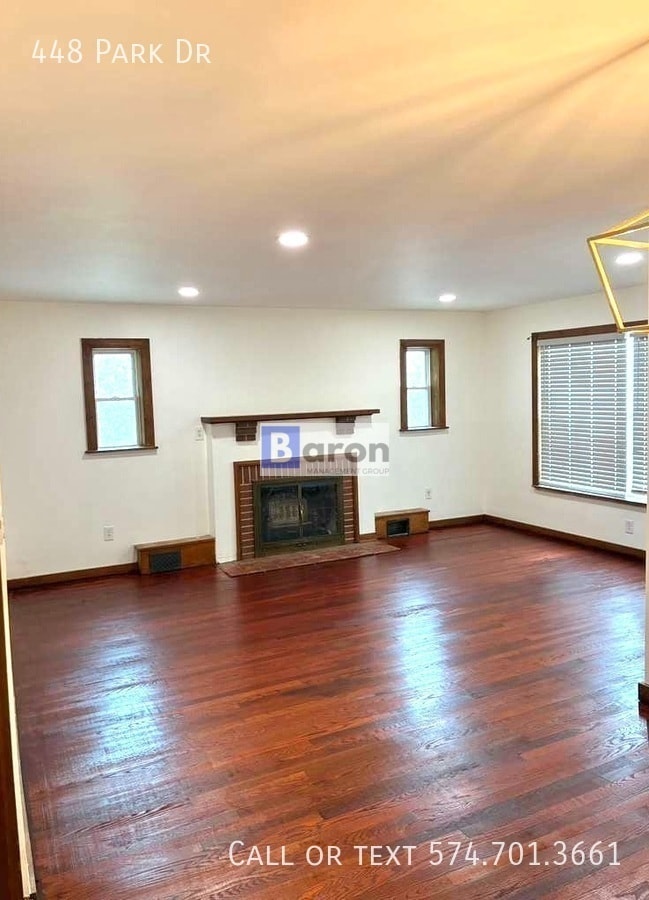 Building Photo - 448 Park Dr