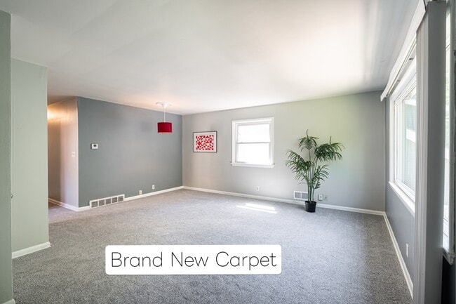 Living 3_New Carpet - 3558 N Cramer St Unit 2