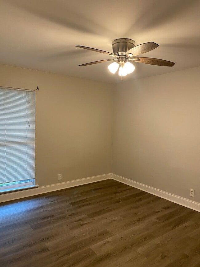 Photo - *Choose Your Special!* Spacious Fully Renovated 2-Bedroom Apartment in Alamo Heights ISD Unidad 105