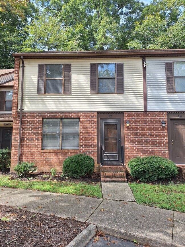 3 bedroom/1.5 bathroom- Shellis Square - 3 bedroom/1.5 bathroom- Shellis Square