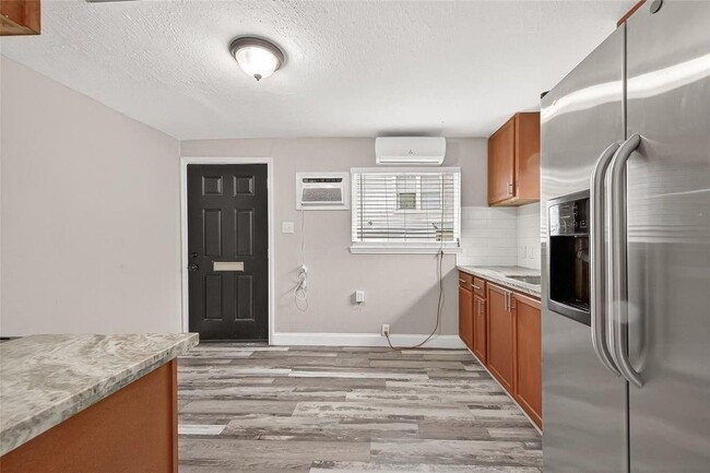 Photo - 1511 Scharpe St Unit 2