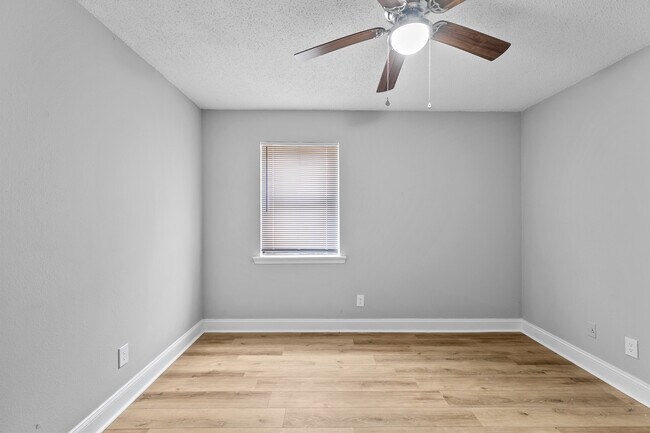 Pineview Apartments