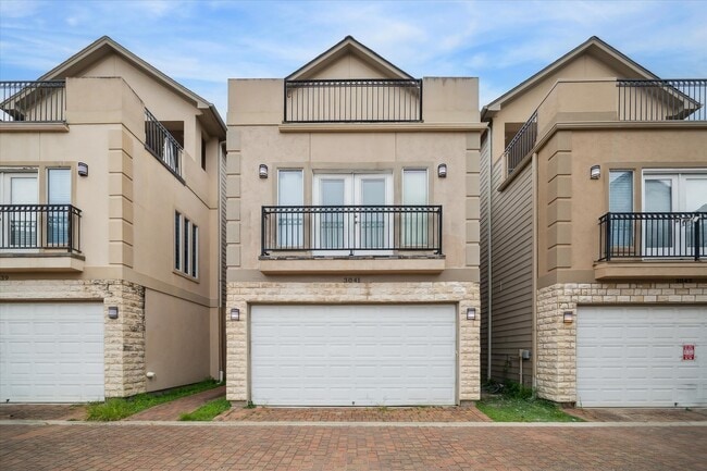 Photo - 3041 Clinton Dr