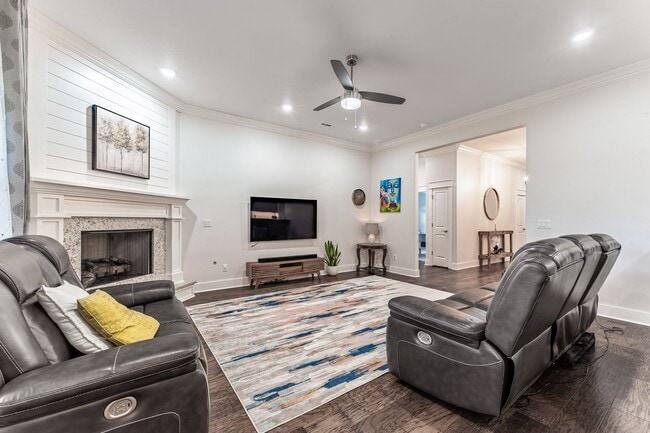 Photo - "Contemporary Elegance: Spacious 4 Bed, 3 Bath Modern Rental Home"