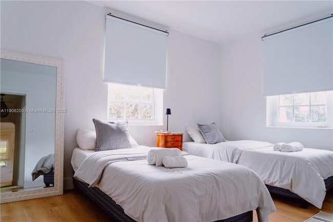 Photo - 1075 NE 120th St