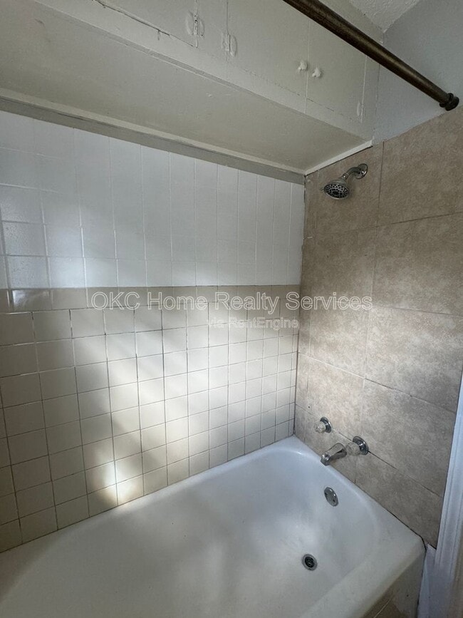 Photo - 1319 N Gatewood Ave Unit 2