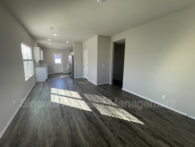 Photo - 691 N Redbud Ave House