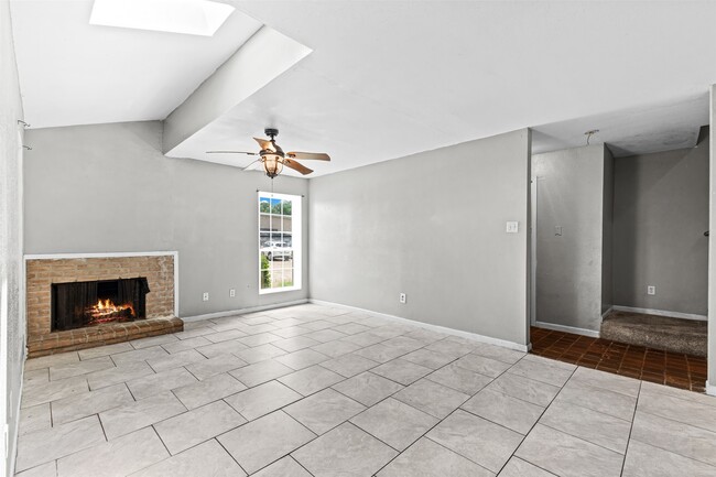 Building Photo - 9090 S Braeswood Blvd Unit 21 Rental
